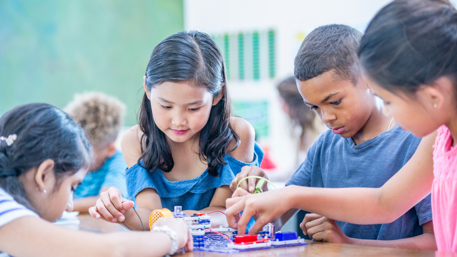 kids doing stem project